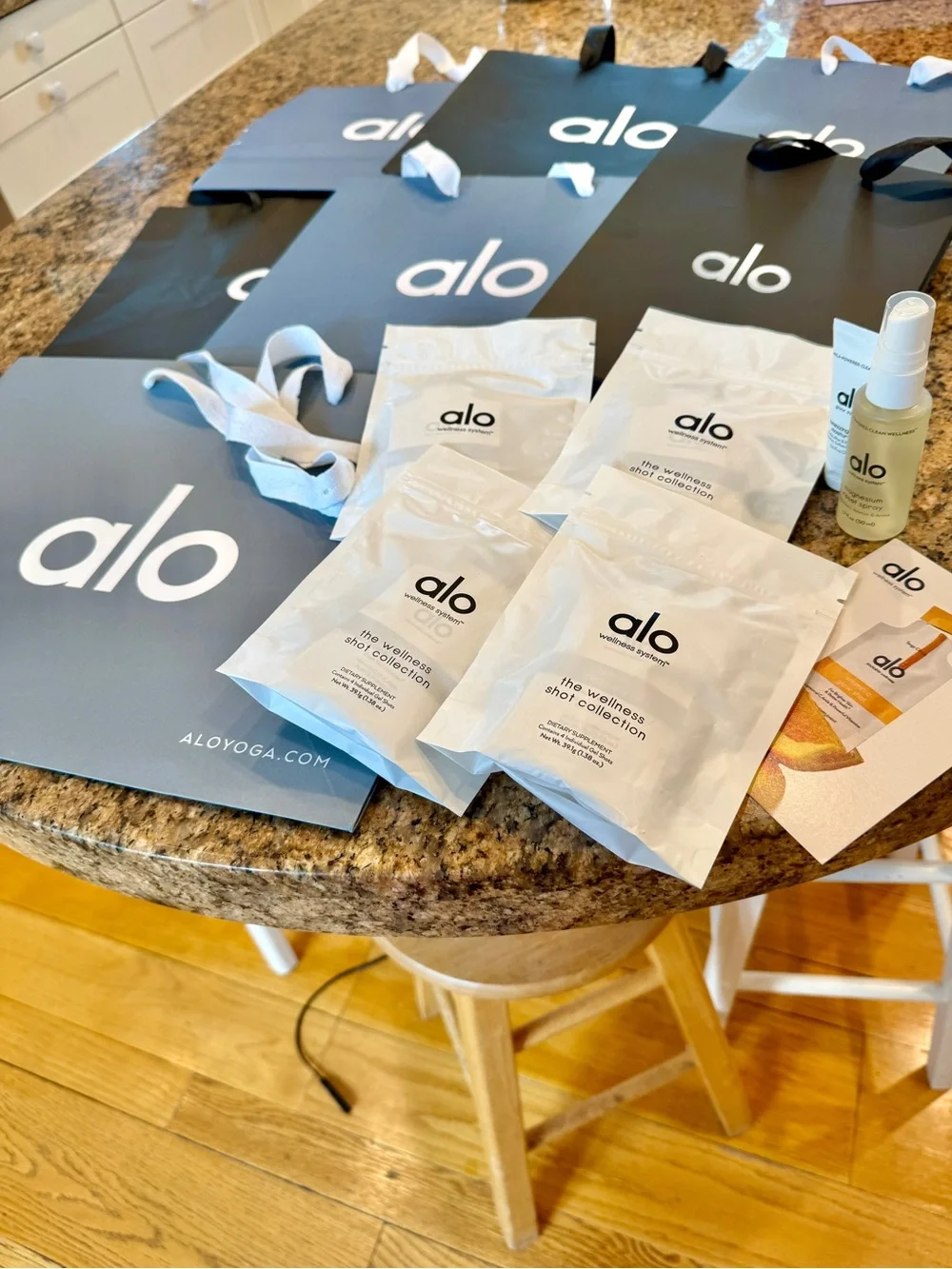 NWT Alo Yoga BUNDLE of Travel Wellness and (6) Paper Gift Bags , Cleanser